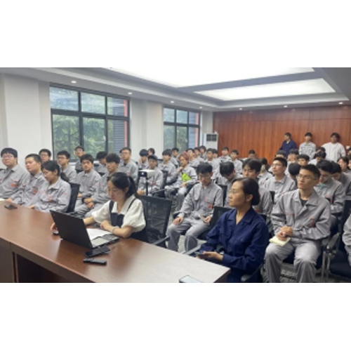 中國礦業(yè)大學(xué)學(xué)生赴質(zhì)子動(dòng)力徐州公司交流學(xué)習(xí)并開展社會(huì)實(shí)踐